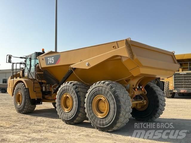 CAT 745 Шарнирно-сочленённые самосвалы