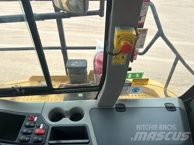 CAT 745 Шарнирно-сочленённые самосвалы