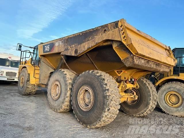 CAT 745 Шарнирно-сочленённые самосвалы