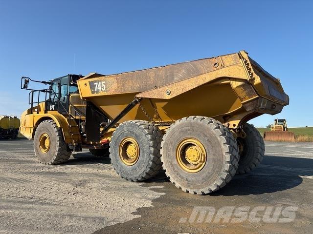 CAT 745 Шарнирно-сочленённые самосвалы