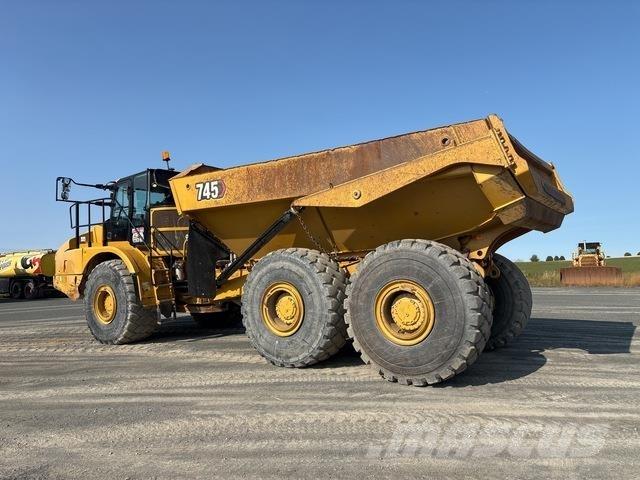 CAT 745 Шарнирно-сочленённые самосвалы