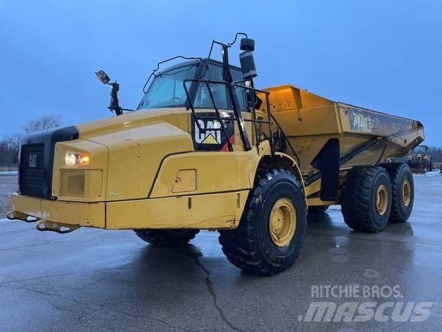 CAT 745C Шарнирно-сочленённые самосвалы