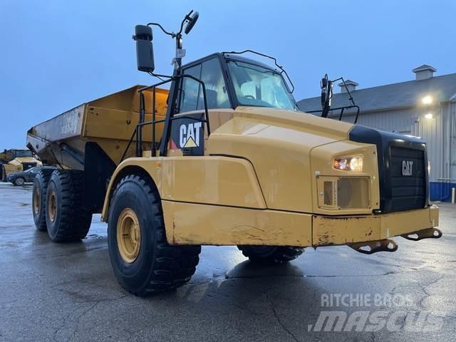 CAT 745C Шарнирно-сочленённые самосвалы