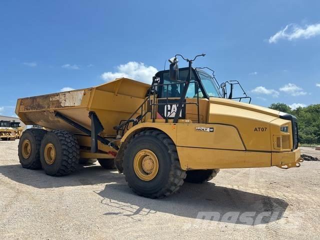 CAT 745C Шарнирно-сочленённые самосвалы