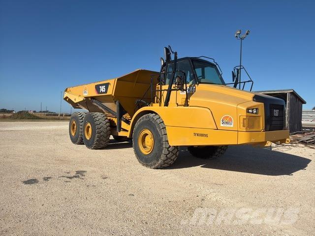 CAT 745C Шарнирно-сочленённые самосвалы