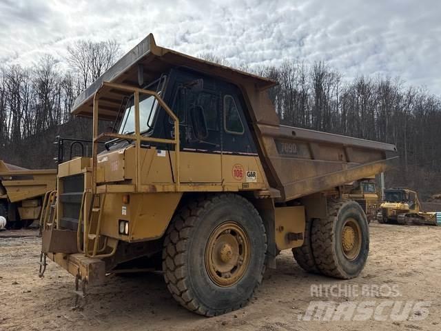 CAT 769D Шарнирно-сочленённые самосвалы