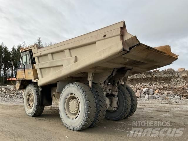 CAT 771D Шарнирно-сочленённые самосвалы