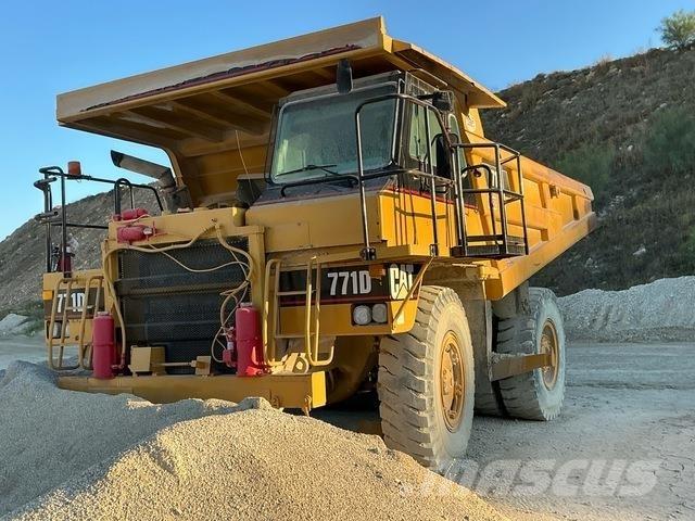 CAT 771D Шарнирно-сочленённые самосвалы
