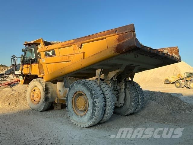 CAT 771D Шарнирно-сочленённые самосвалы