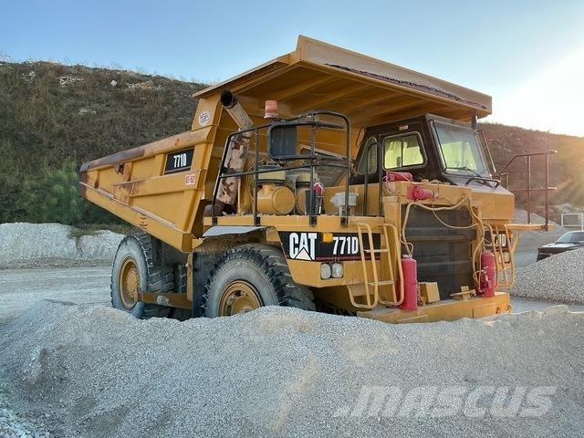CAT 771D Шарнирно-сочленённые самосвалы