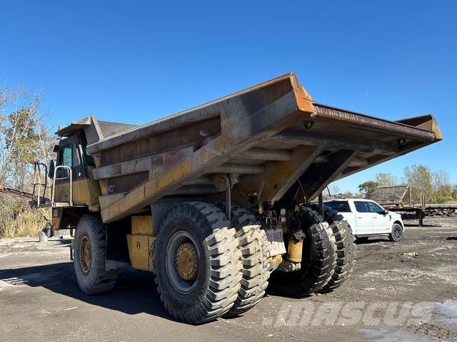 CAT 771D Шарнирно-сочленённые самосвалы