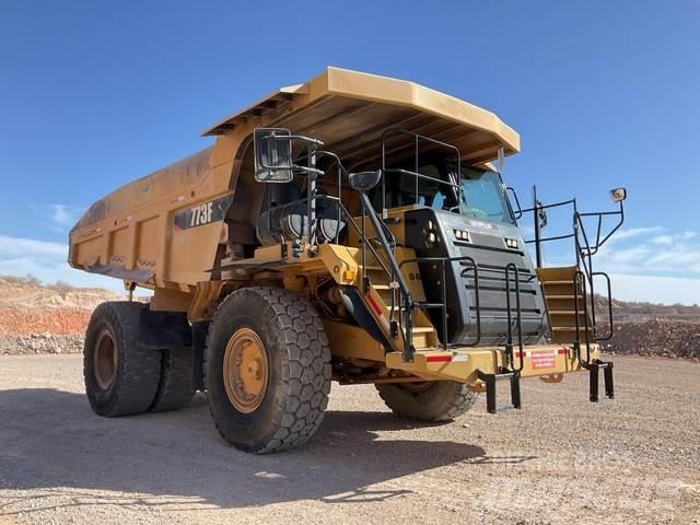 CAT 773F Шарнирно-сочленённые самосвалы