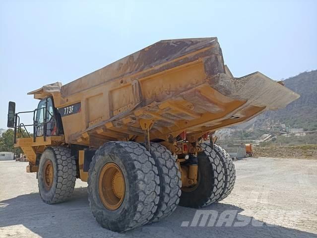 CAT 773F Шарнирно-сочленённые самосвалы