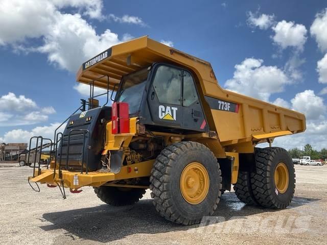 CAT 773F Шарнирно-сочленённые самосвалы