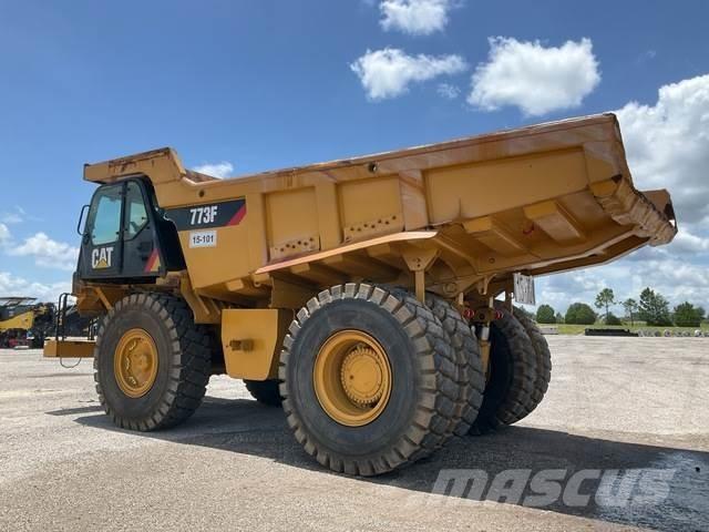 CAT 773F Шарнирно-сочленённые самосвалы