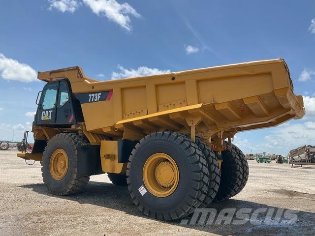 CAT 773F Шарнирно-сочленённые самосвалы