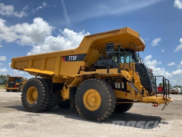 CAT 773F Шарнирно-сочленённые самосвалы