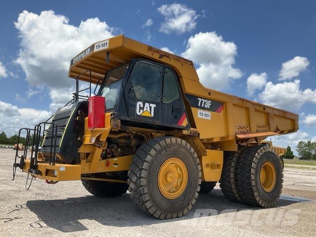 CAT 773F Шарнирно-сочленённые самосвалы