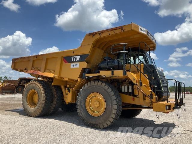 CAT 773F Шарнирно-сочленённые самосвалы