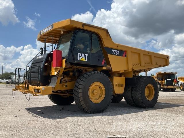 CAT 773F Шарнирно-сочленённые самосвалы