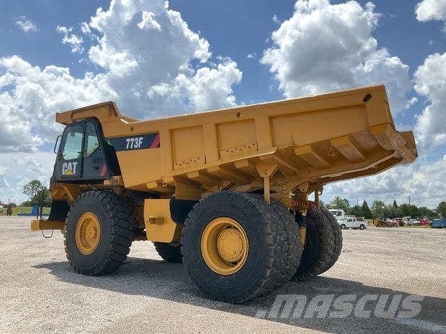 CAT 773F Шарнирно-сочленённые самосвалы