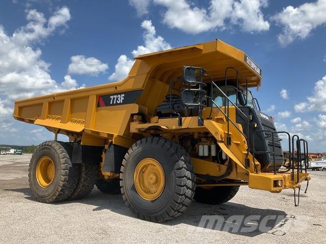 CAT 773F Шарнирно-сочленённые самосвалы