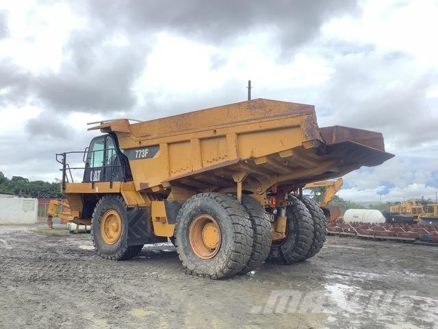 CAT 773F Шарнирно-сочленённые самосвалы