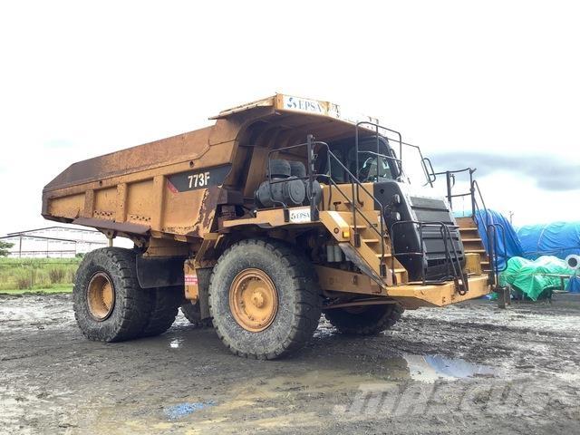 CAT 773F Шарнирно-сочленённые самосвалы