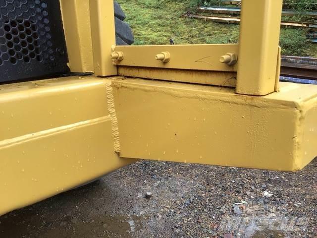 CAT 775D Шарнирно-сочленённые самосвалы
