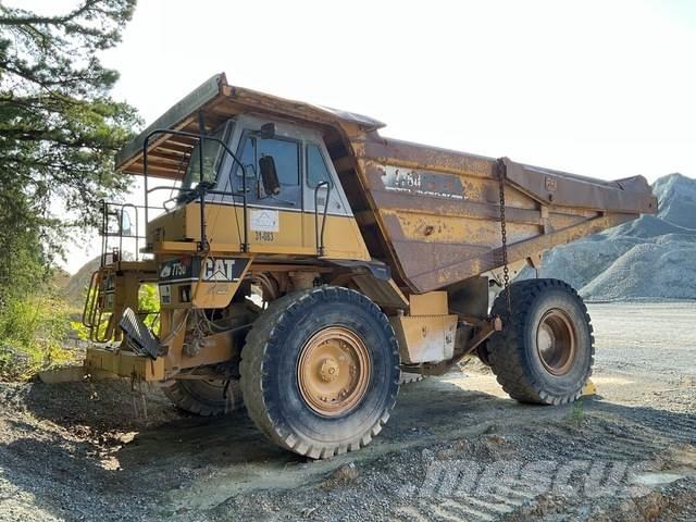 CAT 775D Шарнирно-сочленённые самосвалы
