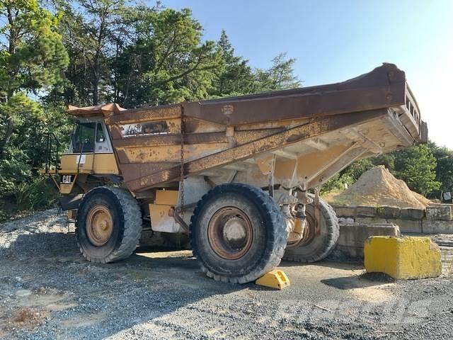 CAT 775D Шарнирно-сочленённые самосвалы