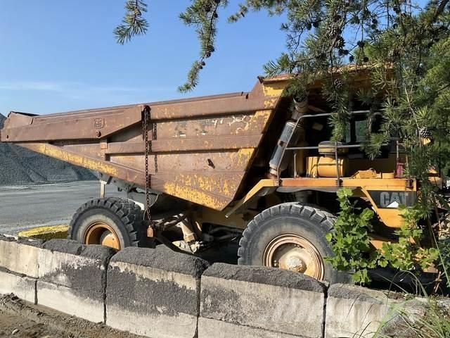 CAT 775D Шарнирно-сочленённые самосвалы