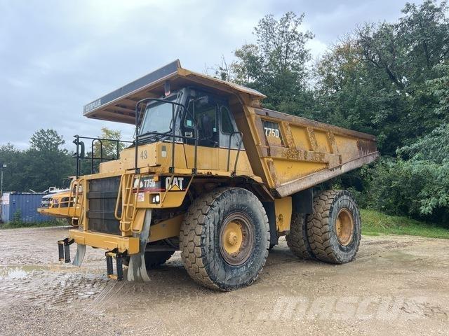 CAT 775D Шарнирно-сочленённые самосвалы
