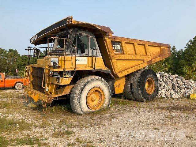 CAT 775D Шарнирно-сочленённые самосвалы
