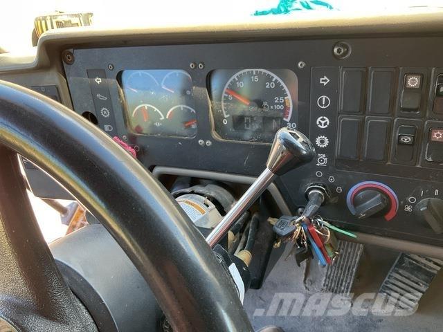 CAT 775E Шарнирно-сочленённые самосвалы