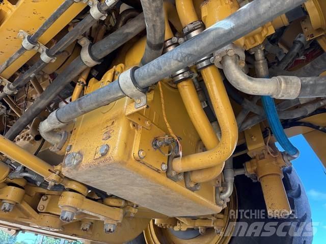 CAT 777 Шарнирно-сочленённые самосвалы