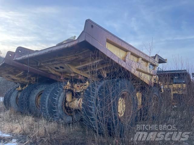 CAT 777D Шарнирно-сочленённые самосвалы