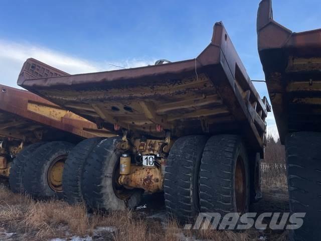 CAT 777D Шарнирно-сочленённые самосвалы