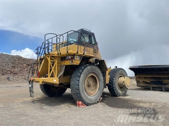 CAT 777D Шарнирно-сочленённые самосвалы