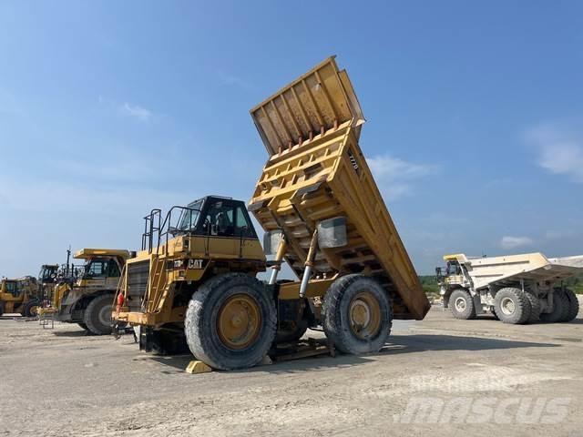 CAT 777D Шарнирно-сочленённые самосвалы