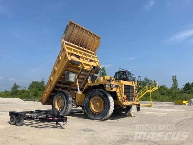 CAT 777D Шарнирно-сочленённые самосвалы