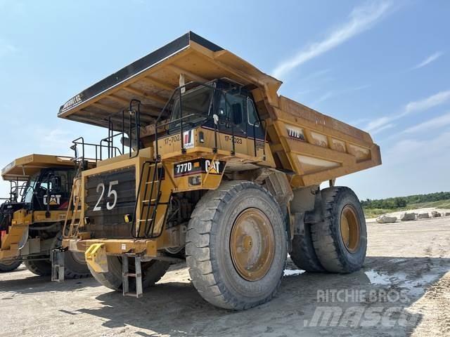CAT 777D Шарнирно-сочленённые самосвалы