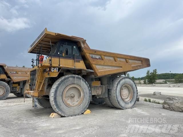 CAT 777D Шарнирно-сочленённые самосвалы