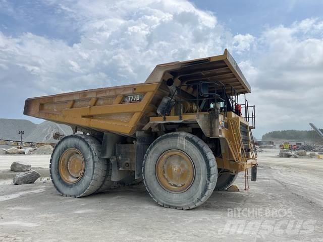 CAT 777D Шарнирно-сочленённые самосвалы