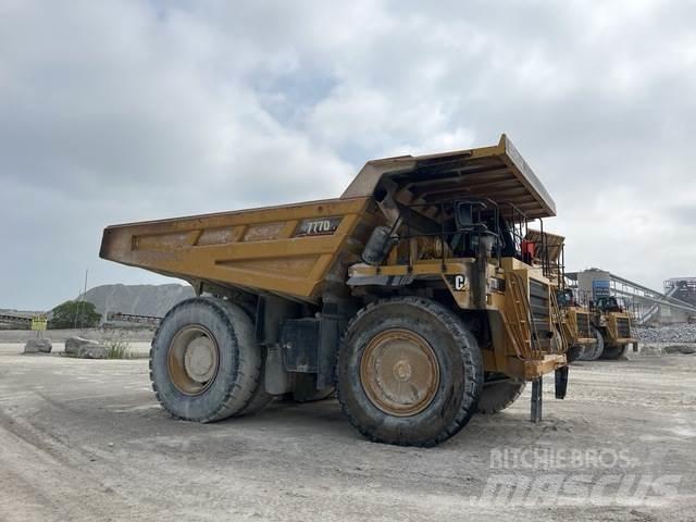 CAT 777D Шарнирно-сочленённые самосвалы