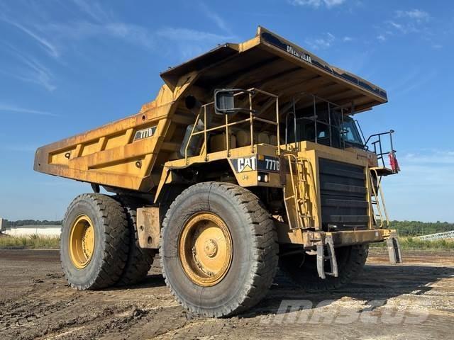 CAT 777D Шарнирно-сочленённые самосвалы