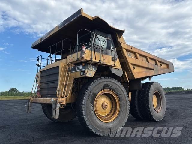 CAT 777D Шарнирно-сочленённые самосвалы