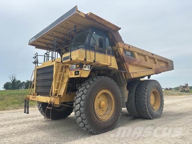 CAT 777D Шарнирно-сочленённые самосвалы