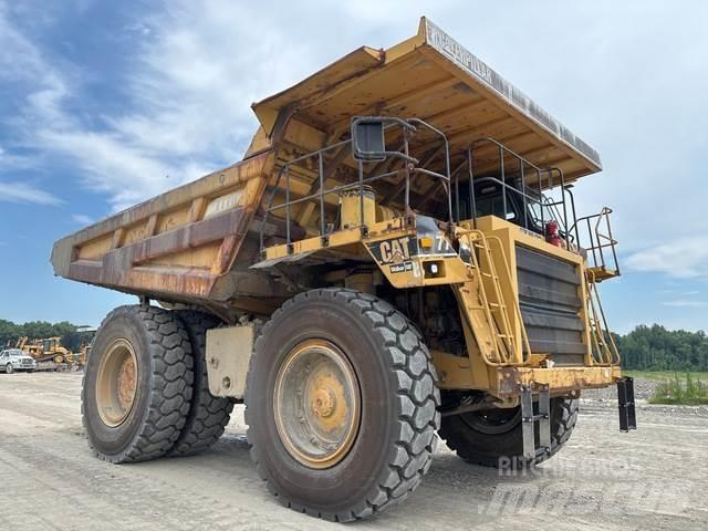 CAT 777D Шарнирно-сочленённые самосвалы