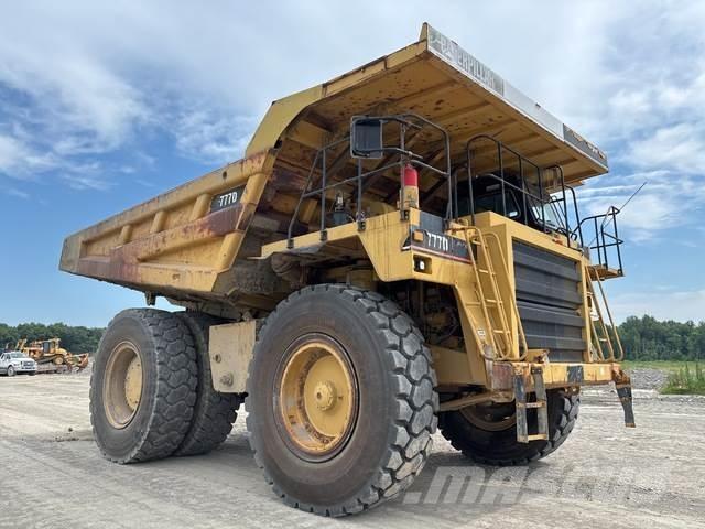 CAT 777D Шарнирно-сочленённые самосвалы